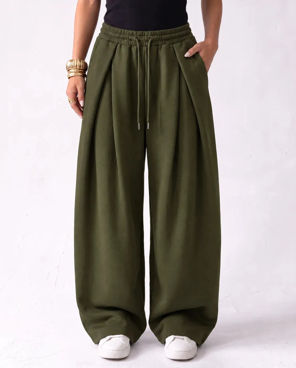 Pleated Wide-Leg Trouser