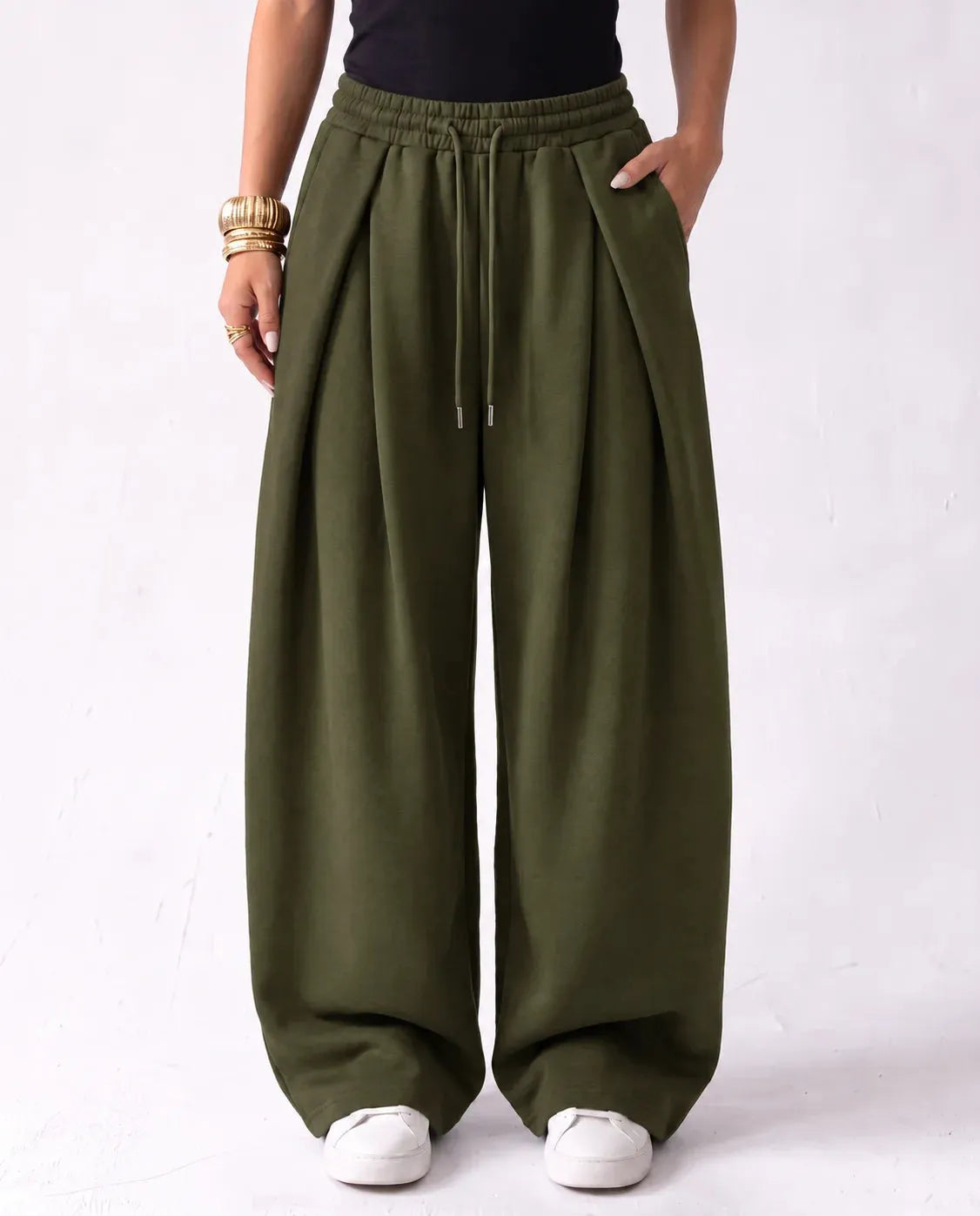 Pleated Wide-Leg Trouser
