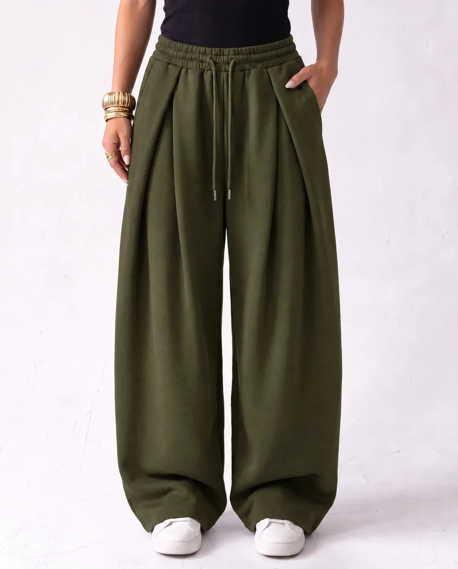 Pleated Wide-Leg Trouser