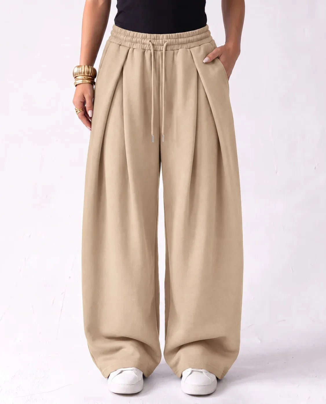 Pleated Wide-Leg Trouser